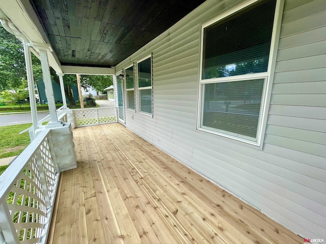 1402 Rose St, Lincoln, NE 68502 - view of wooden porch