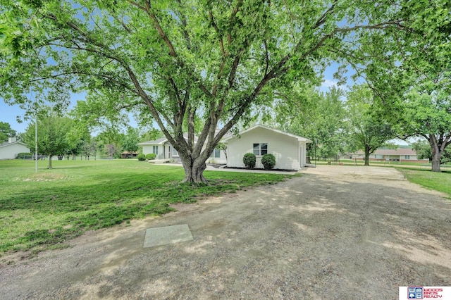 631 Overlook Ln, Beatrice, NE 68310 - view of grassy yard