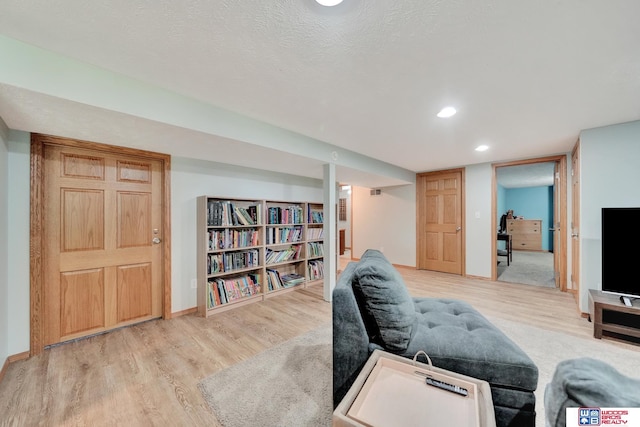 631 Overlook Ln, Beatrice, NE 68310 - living room featuring wood finished floors, baseboards, and recessed lighting