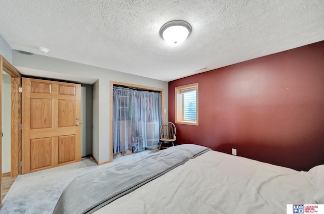 631 Overlook Ln, Beatrice, NE 68310 - bedroom featuring a textured ceiling and baseboards