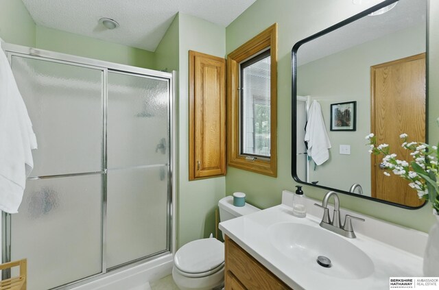 2442 E 2nd St, Fremont, NE 68025 - bathroom featuring vanity, a stall shower, and toilet