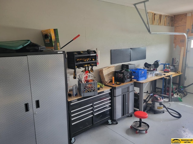 843 N 26th St, Beatrice, NE 68310 - view of garage