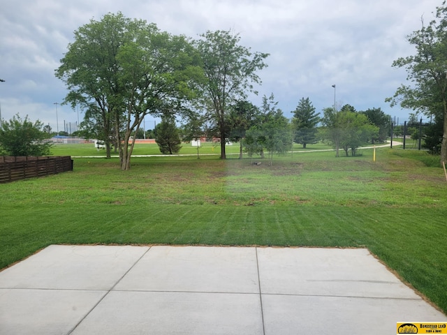 843 N 26th St, Beatrice, NE 68310 - view of yard
