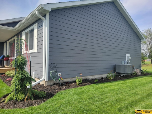 843 N 26th St, Beatrice, NE 68310 - view of home's exterior featuring a central AC unit and a yard