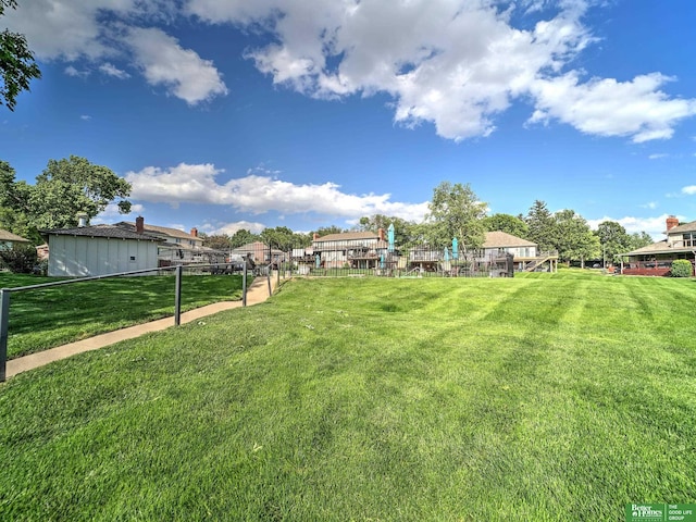 6212 Oak Hills Plz, Omaha, NE 68137 - view of yard
