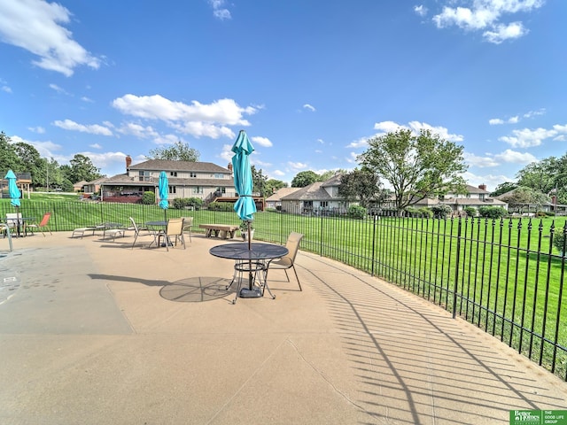 6212 Oak Hills Plz, Omaha, NE 68137 - surrounding community featuring a patio