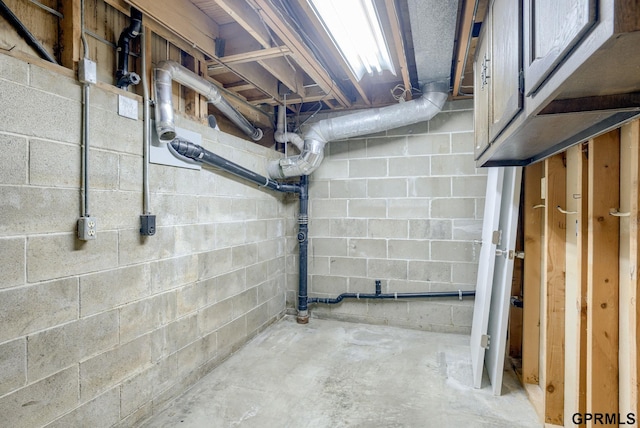 5617 S 93rd St, Omaha, NE 68127 - unfinished basement with concrete block wall