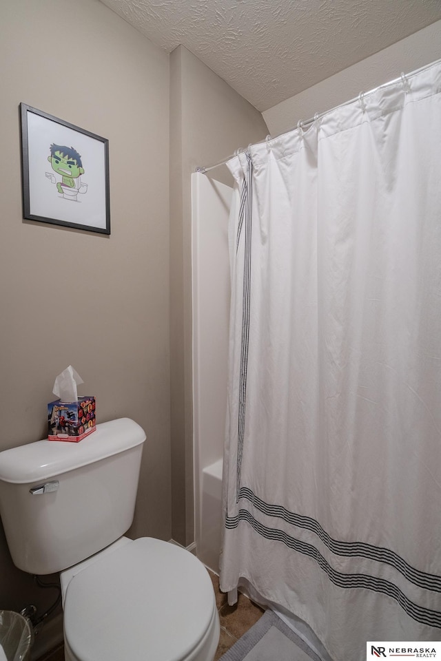 21313 Castlerock Ln, Gretna, NE 68028 - full bath featuring toilet, a textured ceiling, and shower / bathtub combination with curtain
