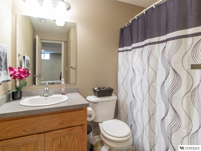 1715 Belford St, Lincoln, NE 68521 - full bath featuring vanity, toilet, and a shower with curtain