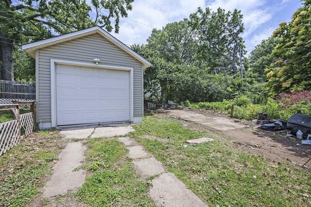 2945 N 59th St, Omaha, NE 68104 - detached garage with driveway