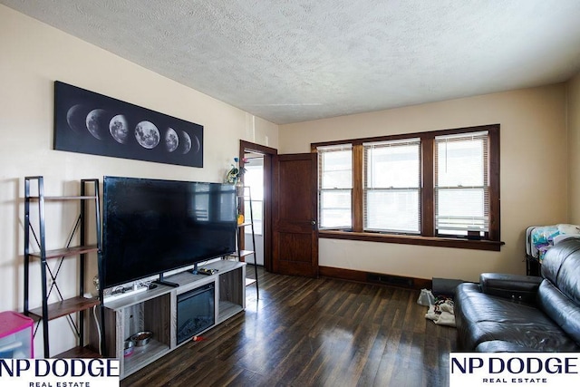4023 Maple St, Omaha, NE 68111 - living area featuring hardwood / wood-style flooring, a textured ceiling, and baseboards