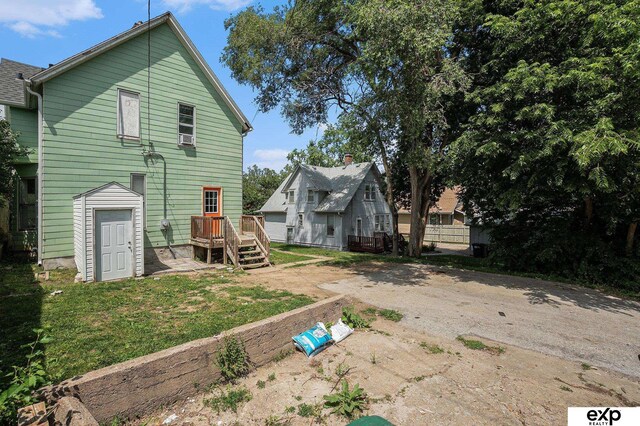 4701 Davenport St, Omaha, NE 68132 - back of house with a wooden deck