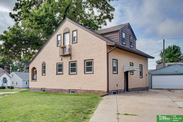 902 S 57th St, Omaha, NE 68106 - view of front of property featuring an outdoor structure, a front yard, and a garage