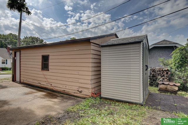 902 S 57th St, Omaha, NE 68106 - view of outdoor structure