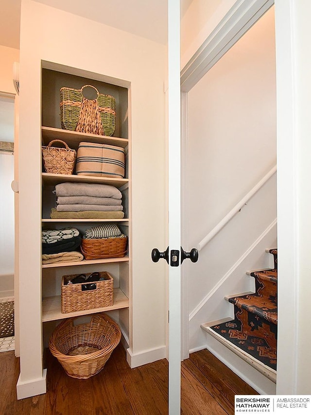 6144 Seward St, Omaha, NE 68104 - view of closet