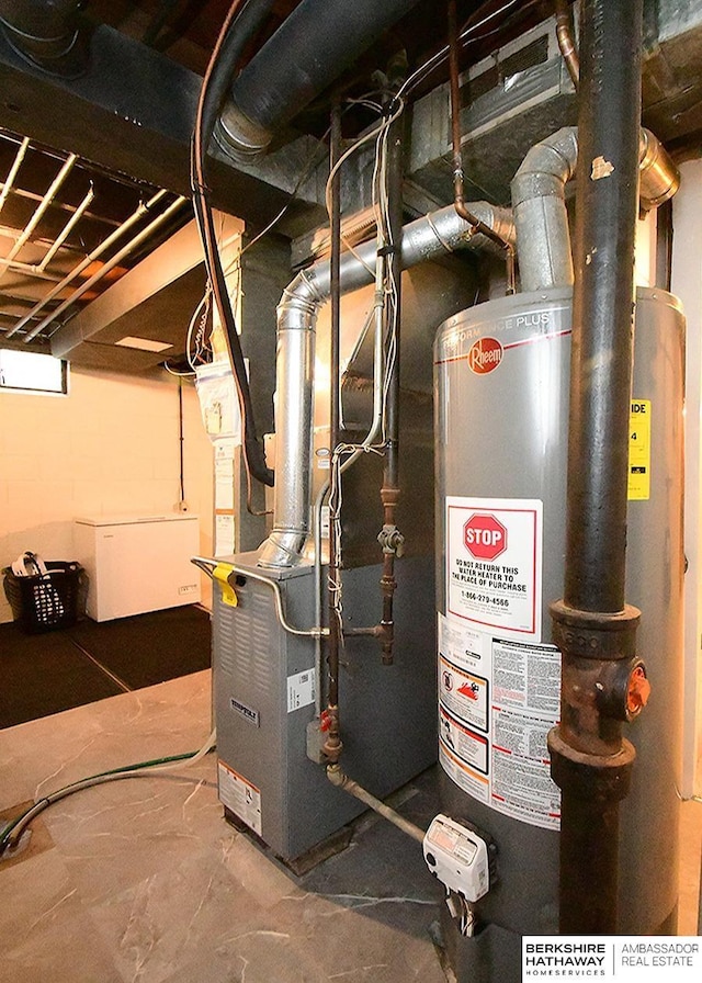 6144 Seward St, Omaha, NE 68104 - utilities featuring gas water heater