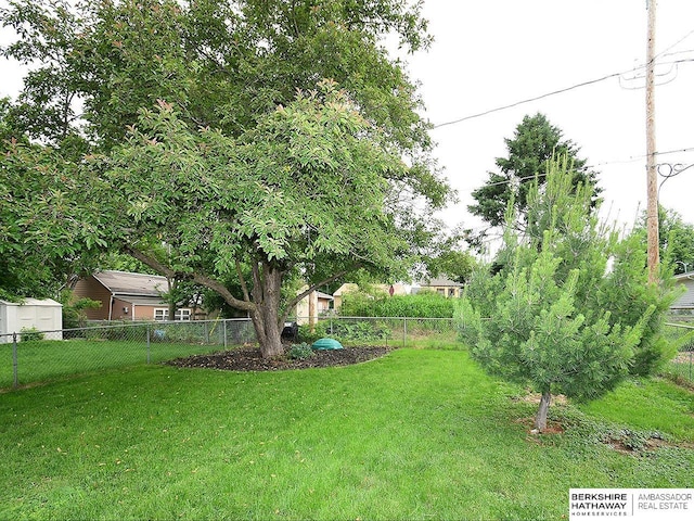 6144 Seward St, Omaha, NE 68104 - view of yard