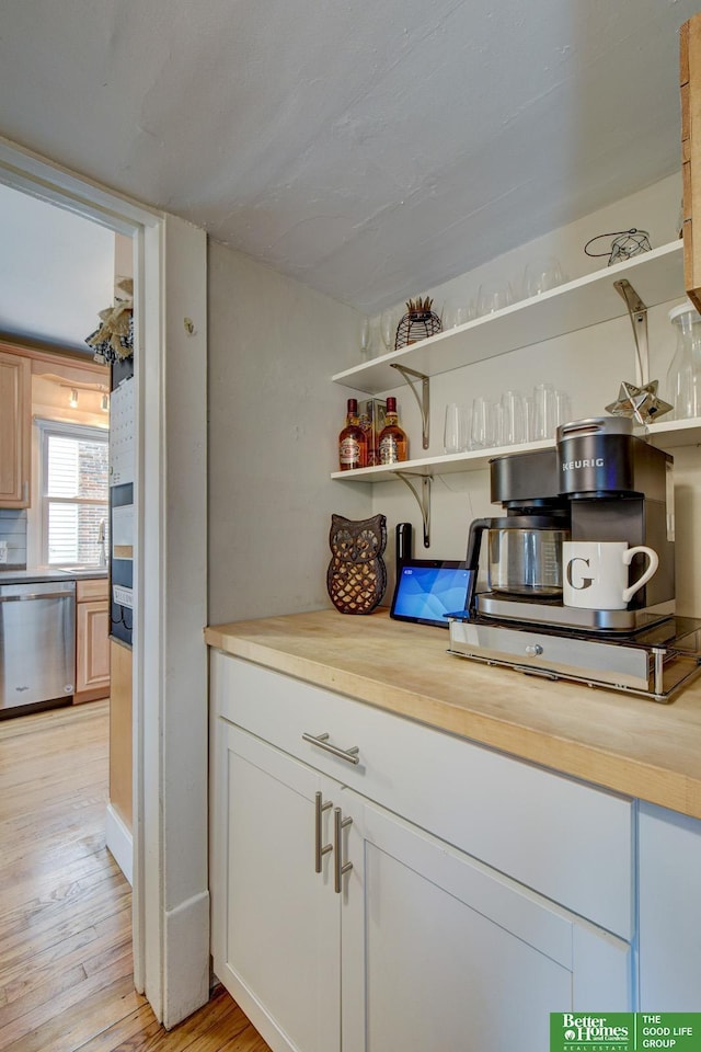 406 S 49th St, Omaha, NE 68132 - bar with dishwasher and light wood-style floors