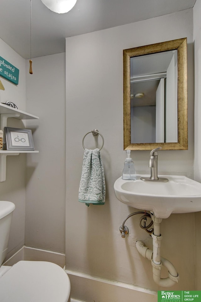406 S 49th St, Omaha, NE 68132 - bathroom with toilet and baseboards