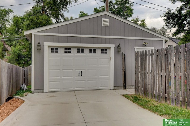 406 S 49th St, Omaha, NE 68132 - detached garage featuring concrete driveway