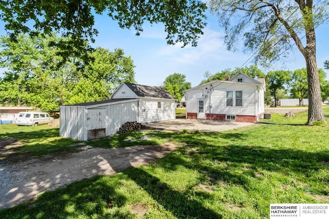 929 Main St, Seward, NE 68434 - back of property with an outdoor structure and a yard