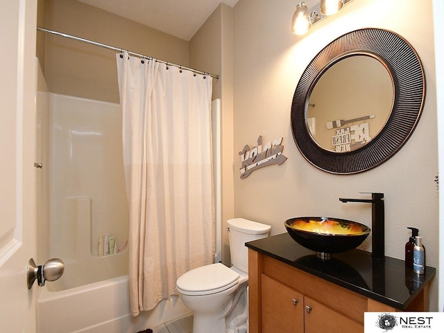 7615 Greycliff Dr, Lincoln, NE 68516 - full bathroom with vanity, toilet, and shower / tub combo