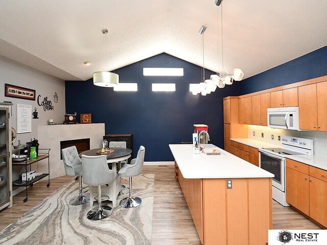 7615 Greycliff Dr, Lincoln, NE 68516 - kitchen featuring white appliances, a sink, lofted ceiling, light wood-style flooring, and light countertops