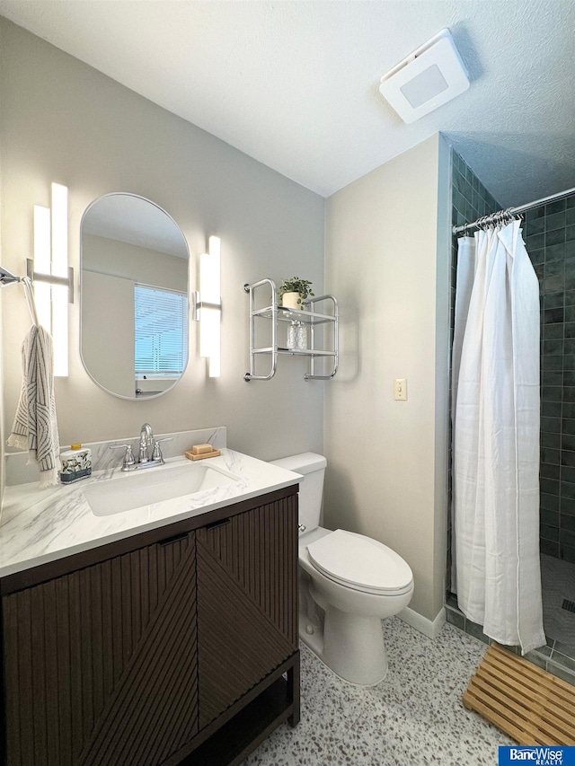 5941 Margo Dr, Lincoln, NE 68510 - bathroom featuring toilet, tiled shower, vanity, and baseboards