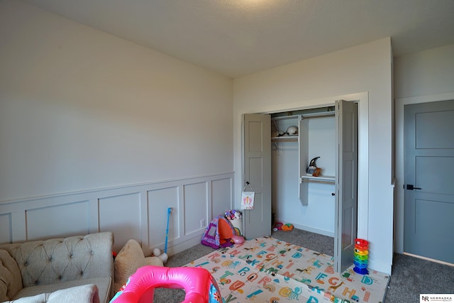 11602 S 116th St, Papillion, NE 68046 - carpeted bedroom with a closet, wainscoting, and a decorative wall