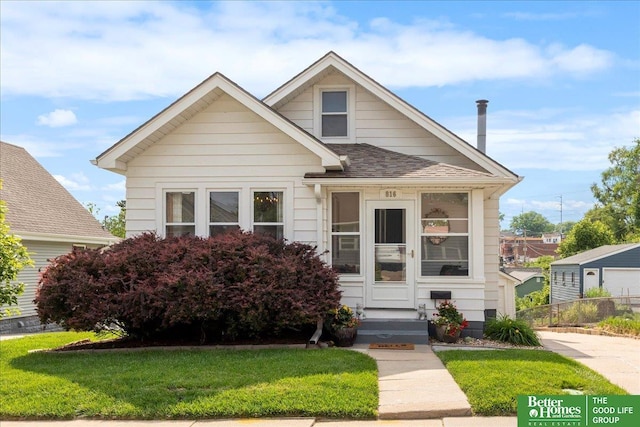 816 S 49th St, Omaha, NE 68106 - view of front of home featuring a front yard and roof with shingles