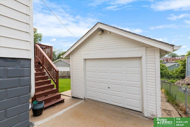 816 S 49th St, Omaha, NE 68106 - detached garage featuring driveway
