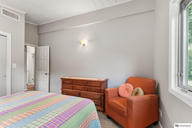 112 W Lakeshore Dr, Lincoln, NE 68528 - bedroom with ornamental molding