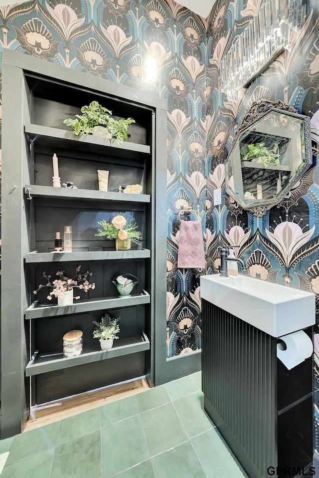 149 N 1st St, Seward, NE 68434 - interior space with wallpapered walls