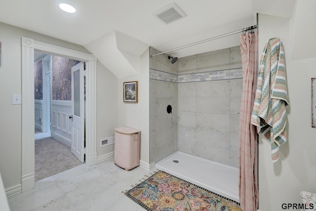 149 N 1st St, Seward, NE 68434 - bathroom featuring tiled shower