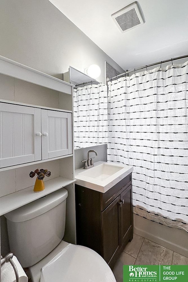 3869 Arbor St, Omaha, NE 68105 - full bath featuring toilet, vanity, and tile patterned flooring