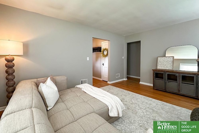 3869 Arbor St, Omaha, NE 68105 - bedroom featuring wood finished floors and baseboards