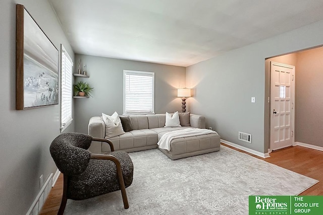 3869 Arbor St, Omaha, NE 68105 - living area featuring wood finished floors and baseboards