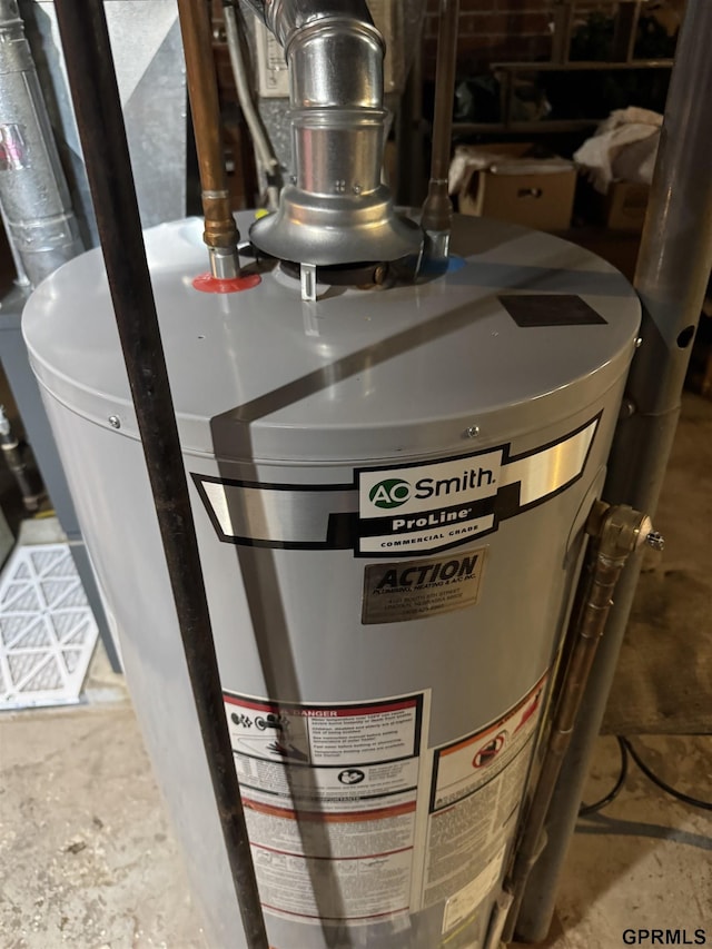 1725 S 23rd St, Lincoln, NE 68502 - utilities featuring gas water heater