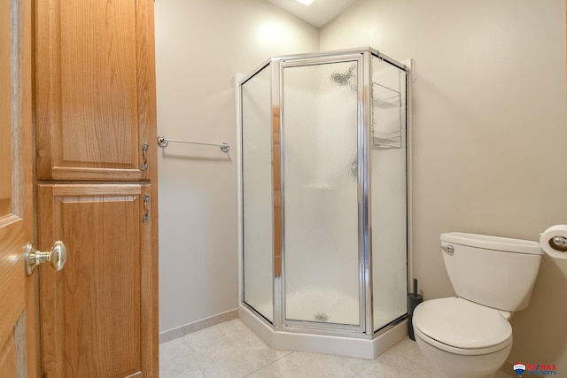 3934 Ballard Ct, Lincoln, NE 68504 - bathroom featuring a shower stall, tile patterned floors, toilet, and baseboards
