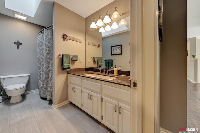 5100 Bridle Ln, Lincoln, NE 68516 - full bathroom with vanity, toilet, a skylight, and baseboards