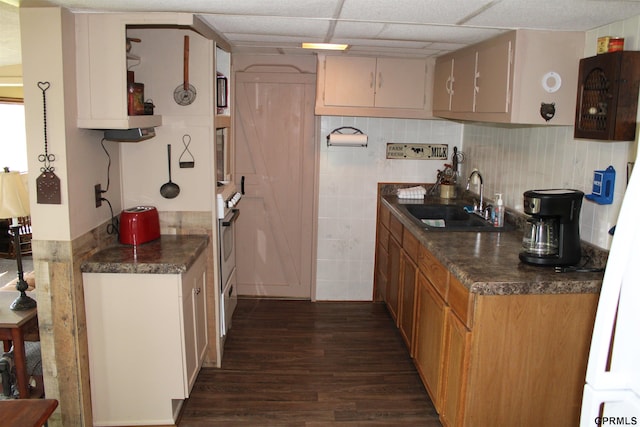 23809 F Plz Unit 9, Waterloo, NE 68069 - kitchen with a sink, dark countertops, dark wood-style floors, and oven