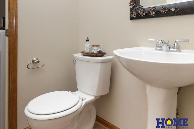 6207 Benjamin Pl, Lincoln, NE 68516 - half bathroom featuring toilet