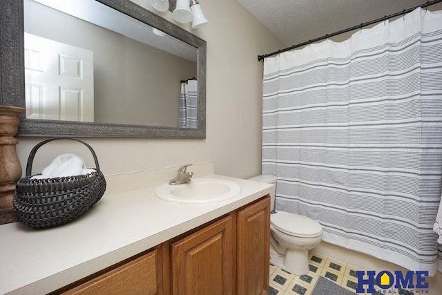 6207 Benjamin Pl, Lincoln, NE 68516 - bathroom with vanity, toilet, and a shower with curtain