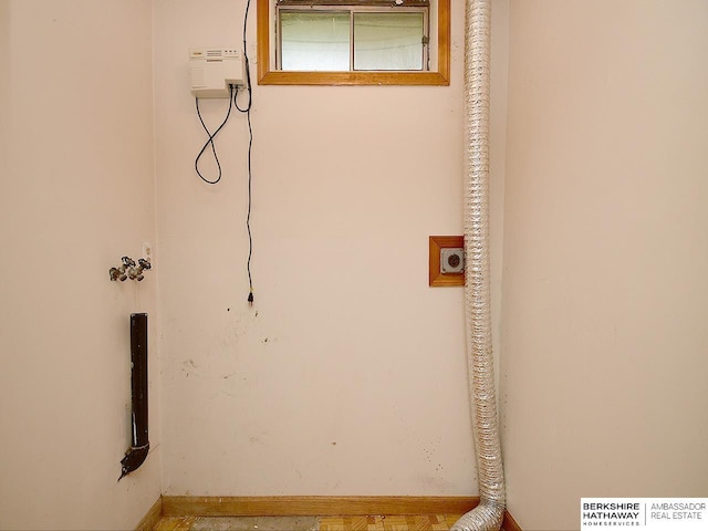 15211 Pasadena Ave, Omaha, NE 68144 - laundry view of baseboards