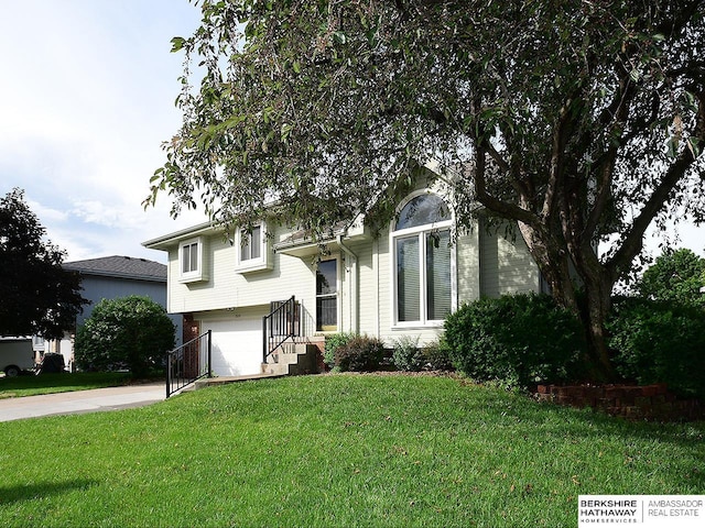 15211 Pasadena Ave, Omaha, NE 68144 - split level home with an attached garage, a front lawn, and concrete driveway