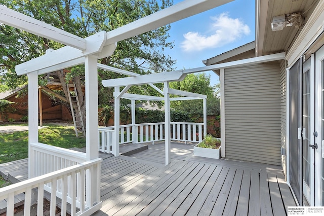 2311 N 51st St, Omaha, NE 68104 - wooden terrace with a fenced backyard