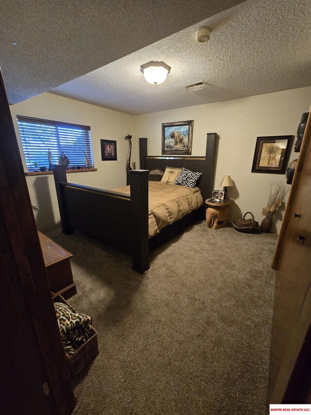 1807 S 16th Circle Dr, Beatrice, NE 68310 - carpeted bedroom featuring a textured ceiling
