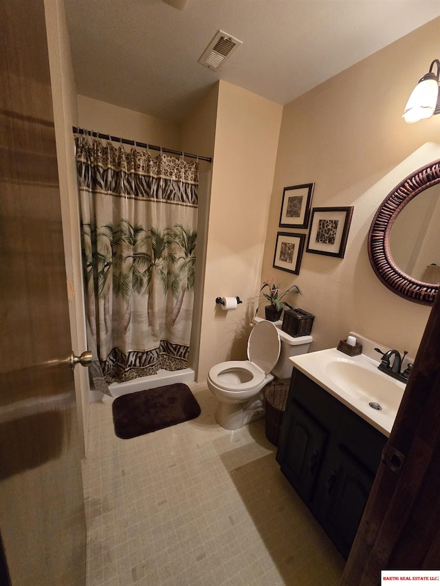 1807 S 16th Circle Dr, Beatrice, NE 68310 - bathroom with vanity, toilet, and a shower with curtain