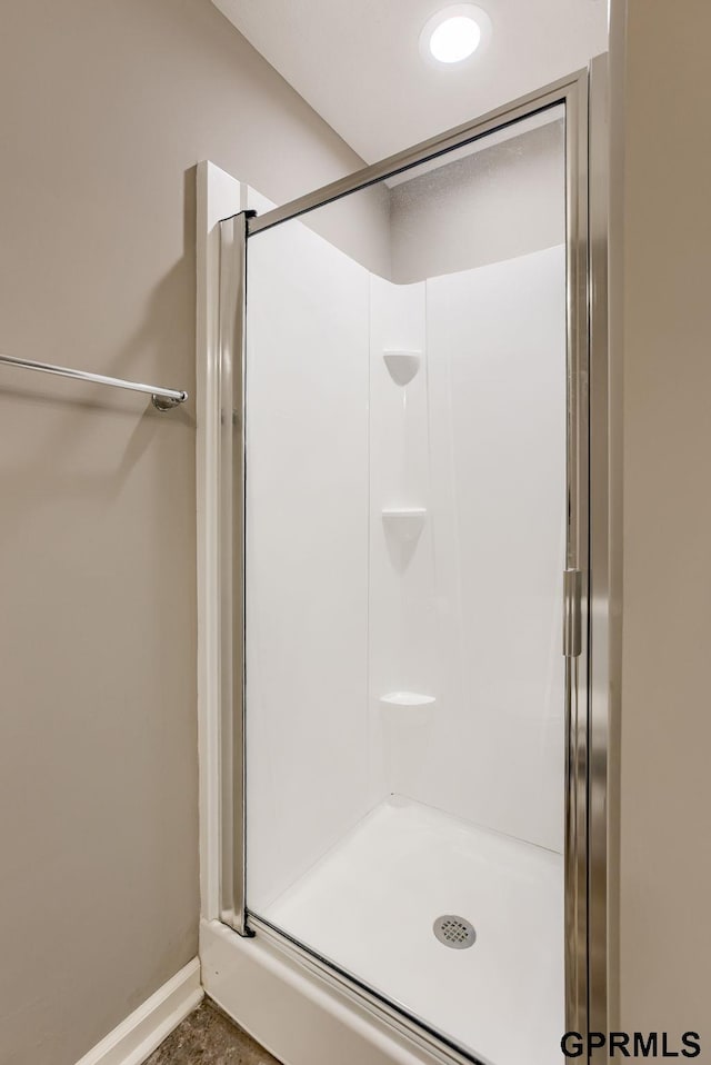 7810 S 184th Ave, Omaha, NE 68136 - full bathroom with a stall shower and baseboards