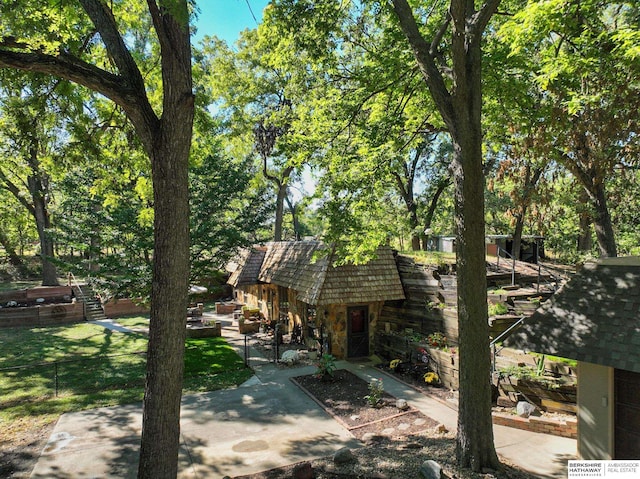 4128 State St, Omaha, NE 68112 - view of yard featuring an outbuilding